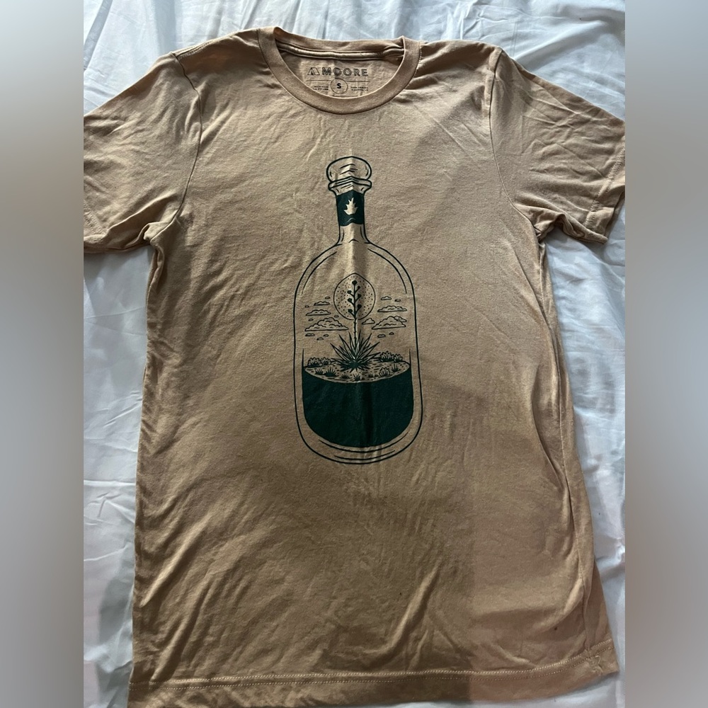Woman's small tee